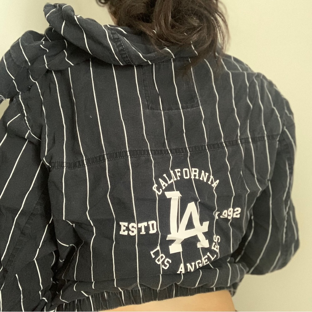 La, Womens zip up jacket, off the shoulder